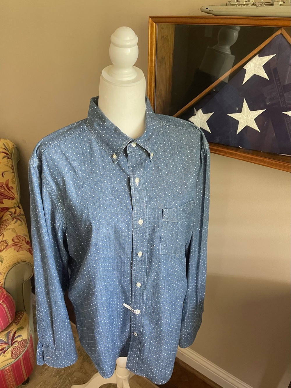 LIKENEW💙AMERICAN EAGLE Women’s polka dot denim button down